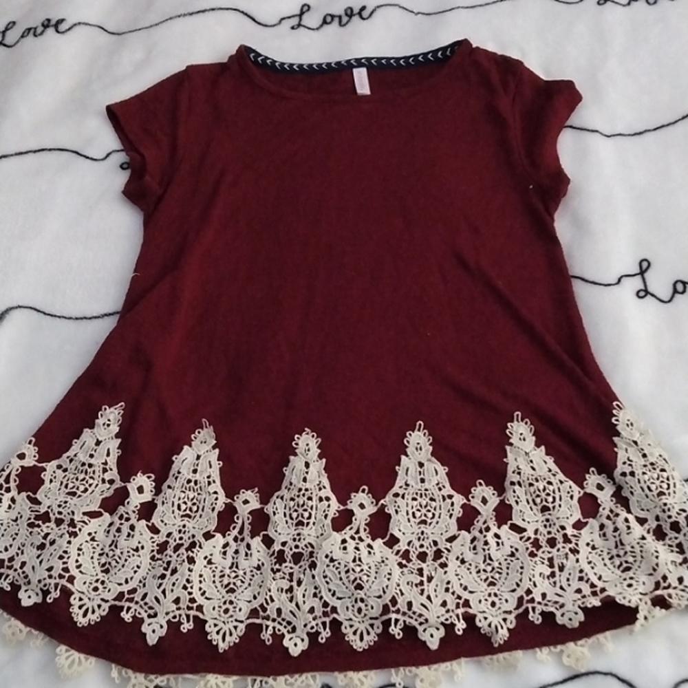 Maroon shirt, white lace on bottom, small